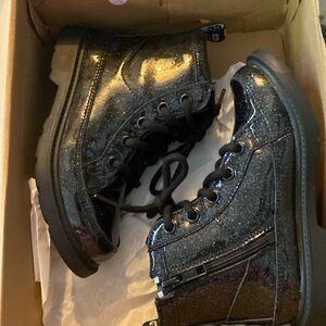 NWT UGG T Robley Glitter black boot